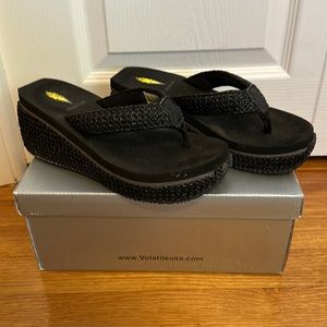 Volatile Women's Woven Straw Platform Wedge Sandals Thongs Flip Flops Shoes sz 7